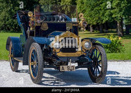 Oldtimer De Dion Bouton AU, Baujahr 1907, 1 Zylinder, Hubraum 942 cm, Leistung 8 PS, max 50 km/h auf ebener Strecke, max 9-10 % Steigung, 3 Gang, an Stockfoto