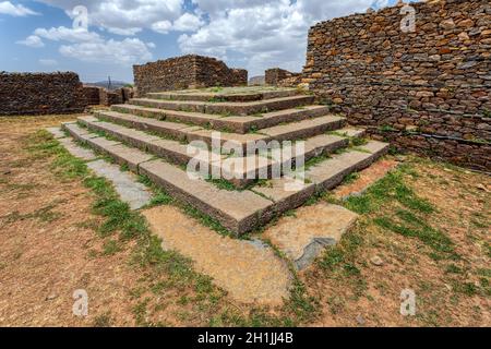 Dungur (oder Dungur 'Addi Kilte) ist die Ruinen eines bedeutenden Herrenhauses in Aksum, Äthiopien - Ruinen des Palastes der Königin Sheba, Aksum Zivilisation A Stockfoto