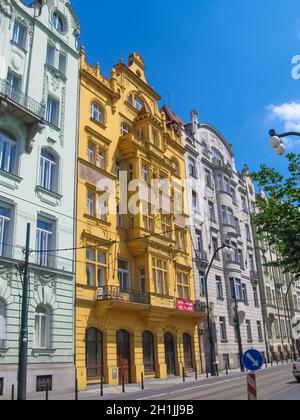 Prag, Tschechische Republik - 27. Juni 2010: Prager Haus in der Altstadt, Tschechische Republik Stockfoto