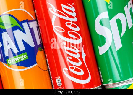 Stuttgart, 17. Januar 2021: Coca Cola Coca-Cola Fanta Sprite Produkte Limonade Softdrink in der Dose in Stuttgart, Deutschland. Stockfoto