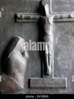 Die Türen der Kirche St. Maria, aus dem Leben des Seligen Osanna von Cattaro in Kotor, Montenegro Stockfoto