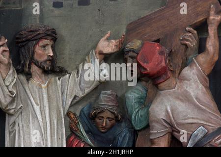 2. Kreuzweg, Jesus ist sein Kreuz gegeben. Stockfoto