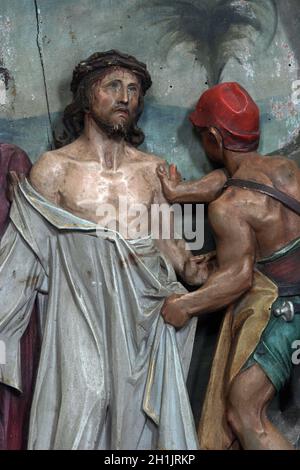 10. Kreuzweg, Jesus wird seiner Kleider beraubt Stockfoto