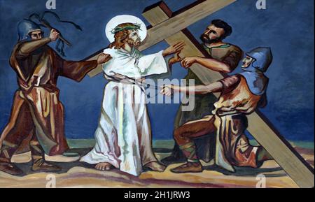 2. Kreuzweg, Jesus ist sein Kreuz gegeben. Stockfoto