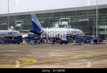 Airbus A320 von Indigo am internationalen Flughafen Kalkutta Stockfoto