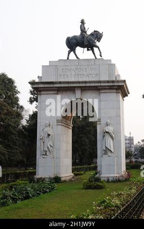 Edwards VII Rex Imperator Statue, südlichen Eingang des Victoria Memorial Gebäude in Kolkata, Westbengalen, Indien Stockfoto