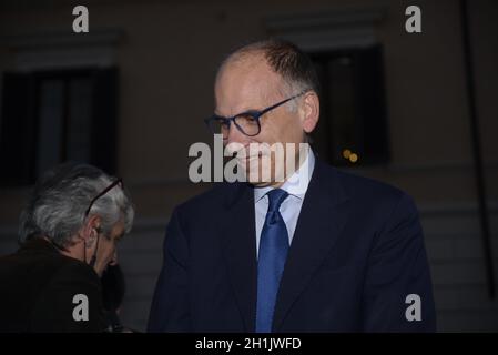 Roberto Gualtieri vince le elezioni e diventa sindaco di Roma- 18/10/2021. Festeggiamenti auf der Piazza Santissimi Apostoli Stockfoto