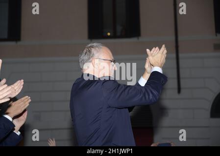 Roberto Gualtieri vince le elezioni e diventa sindaco di Roma- 18/10/2021. Festeggiamenti auf der Piazza Santissimi Apostoli Stockfoto