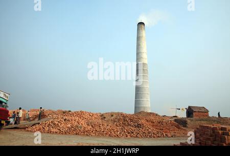 Ziegelfabrik in Sarberia, Westbengalen, in Stockfoto