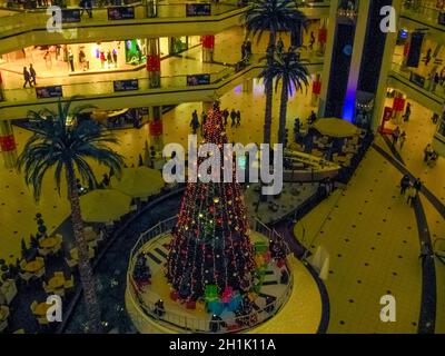 Istanbul, Türkei - 22. Dezember 2008: Cevahir Mall in Istanbul, Türkei am 22. Dezember 2008. Das Einkaufs- und Unterhaltungszentrum Istanbul Cevahir ist eines davon Stockfoto