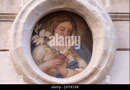 Bild der Jungfrau Maria an der Fassade eines Palastes in Rom, Italien Stockfoto