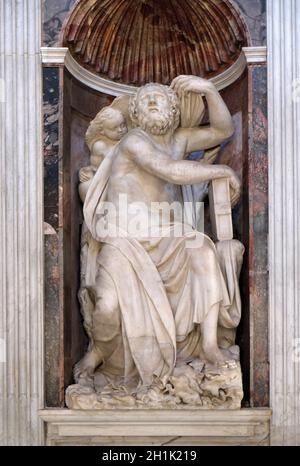 Der Prophet Elias und Angel Marmorstatue von Lorenzetto in der Chigi-Kapelle in der Kirche Santa Maria del Popolo, Rom, Italien Stockfoto