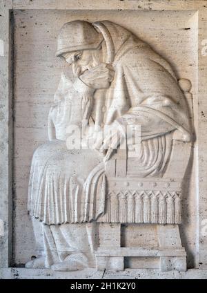 Bassrelief von Papst Sixtus V. von Ivan Mestrovic, Kirche San Girolamo dei Croatie in Rom, Italien Stockfoto