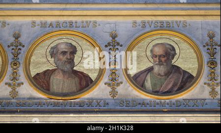 Die Ikone auf der Kuppel mit dem Bild von Papst Marcellus und Eusebius, die Basilika des heiligen Paulus vor den Mauern, Rom, Italien Stockfoto