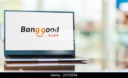 POZNAN, POL - SEP 23, 2020: Laptop-Computer mit Logo von Bang Good.com Stockfoto