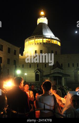 Jeden Freitag geht die Prozession durch die Straßen von Nazareth, von der Kirche des heiligen Josef bis zur Basilika der Verkündigung, Nazareth, Israel Stockfoto