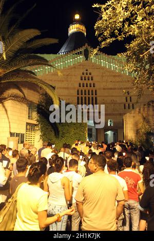 Jeden Freitag geht die Prozession durch die Straßen von Nazareth, von der Kirche des heiligen Josef bis zur Basilika der Verkündigung, Nazareth, Israel Stockfoto