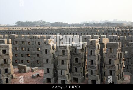 Ziegelfabrik in Sarberia, West Bengal, Indien Stockfoto