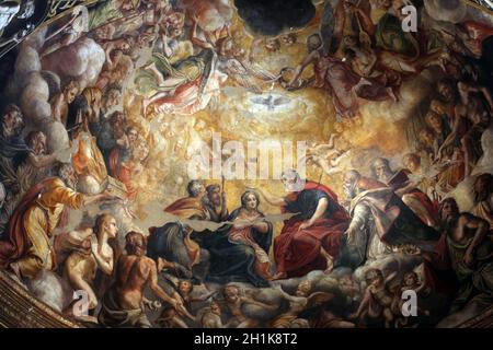 Detail des Freskens in der Kuppel über dem Altar in der Kirche Maria vom Zaun. Parma, Italien Stockfoto