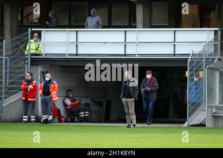 Trainer Christian Preußer (SC Freiburg II) beim Spiel der Fußball-RL SW 20-21: 5. Sptg: SC Freiburg II - SC Bahlingen Stockfoto