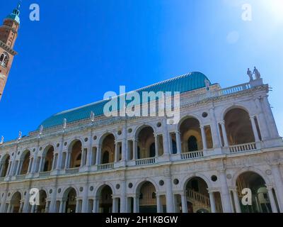 alten Glockenturm der Basilika Palladiana in Vicenza Stadt in Italien, die von den großen Architekten Andrea Palladio erbaut Stockfoto