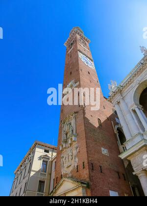 alten Glockenturm der Basilika Palladiana in Vicenza Stadt in Italien, die von den großen Architekten Andrea Palladio erbaut Stockfoto