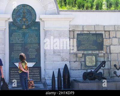 Republik Krim, Sewastopol - 28. Juli 2019: Die Architektur der Gebäude in Sewastopol. Die Stadt ist ein Held von Sewastopol und seiner Architektur Stockfoto