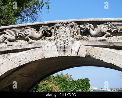 Republik Krim, Sewastopol - 28. Juli 2019: Die Architektur der Gebäude in Sewastopol. Die Stadt ist ein Held von Sewastopol und seiner Architektur Stockfoto