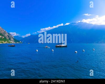 Limone sul Garda, Italien - 21. September 2014: Das berühmte Dorf Limone sul Garda am Gardasee, Italien Stockfoto