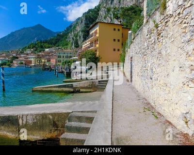 Limone sul Garda, Italien - 21 September, 2014: Der berühmte Ortschaft Limone sul Garda am Gardasee, Italien Stockfoto