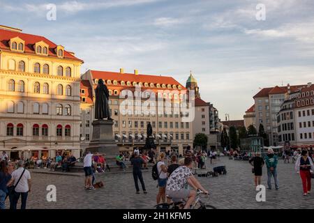 DRESDEN, SACHSEN, DEUTSCHLAND - 22. AUGUST 2020: Blick auf den neuen Markt in Dresden, wo sich das Friedrich-August-II-Denkmal, das Steigenberger ho, befindet Stockfoto