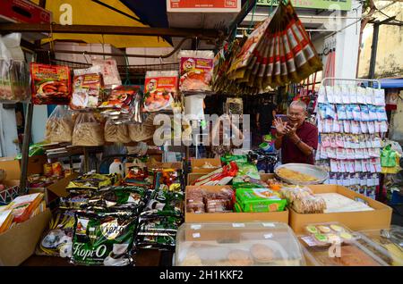 Georgetown, Penang/Malaysia - Jun 18 2016: Alltag in Malaysia auf dem nassen Markt plaudern die Menschen. Stockfoto