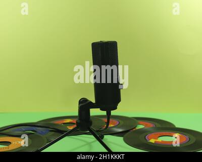 Mikrofon Ton Stimme schwarze Musik singen Schallplatten Vinyl Radio Stockfoto