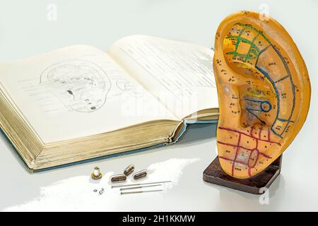 Akupunktur zur Raucherentwöhnung Stockfoto