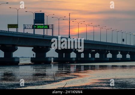 George Town, Penang/Malaysia - Dez 28 2019: Schild-Infotafel an der Penang Second Bridge von Batu Kawan nach Batu Maung. Stockfoto