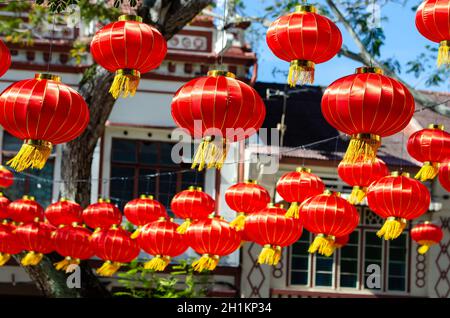 Georgetown, Penang/Malaysia - Jan 03 2020: Chinesische Neujahrs-Laterne hängt vor dem Heritage House. Stockfoto