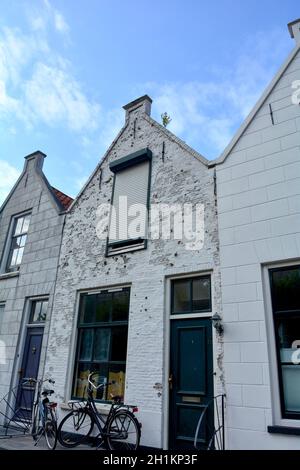 Typische Hausfassade in der Altstadt. ZIERIKZEE Altstadt auf Zeeland / Niederlande Stockfoto
