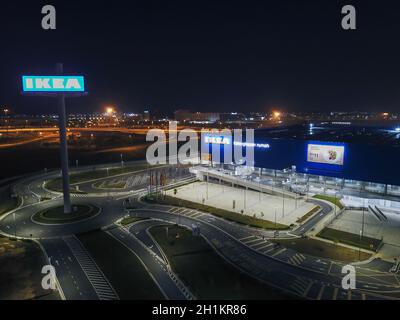 Batu Kawan, Penang/Malaysia - Mär 20 2020: IKEA Store bei Nacht. Stockfoto