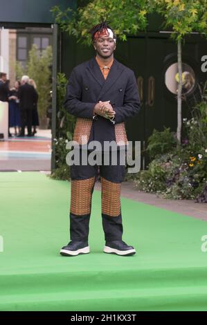 London, Großbritannien. Oktober 2021. KSI, Youtuber, kommt auf dem grünen Teppich im Alexandra Palace zur Verleihung des EarthShot-Preises an. Terry Scott/SPP Quelle: SPP Sport Press Photo. /Alamy Live News Stockfoto