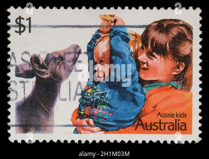 Stempel in Australien zeigt Bild von australischen Kindern, Serie, um 2002 Stockfoto