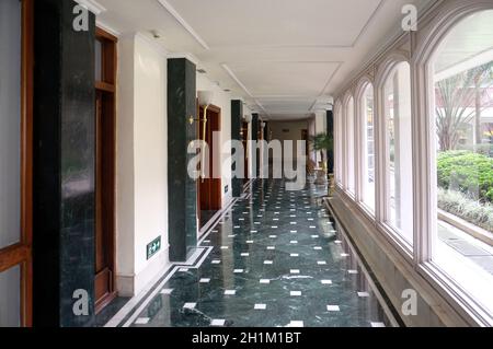 Oberoi Grand Hotel früher als das Grand Hotel bekannt, liegt im Herzen von Kalkutta an der Jawaharlal Nehru Road, Indien Stockfoto