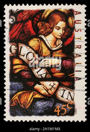 Stempel gedruckt in Australien zeigt Engel mit Gloria in excelsis Deo Banner, um 1995 Stockfoto