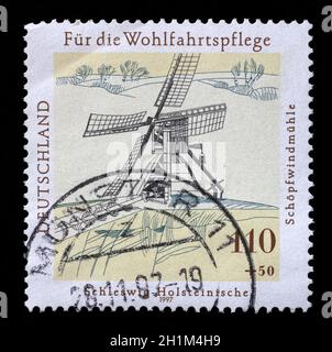 Stempel gedruckt in Deutschland zeigt Tierschutz: Wasser- und Windmühlen, circa 1997. Stockfoto