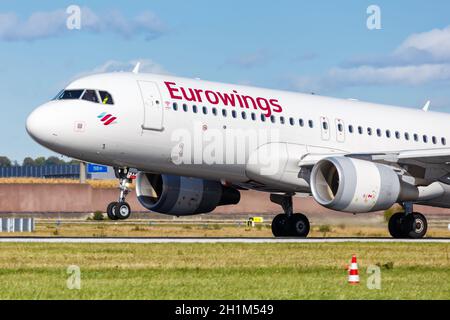 Stuttgart, Deutschland - 4. Oktober 2020: Eurowings Airbus A320 am Flughafen Stuttgart in Deutschland. Airbus ist ein europäischer Flugzeughersteller mit Sitz Stockfoto