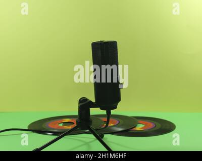 Mikrofon Ton Stimme schwarze Musik singen Schallplatten Vinyl Radio Stockfoto