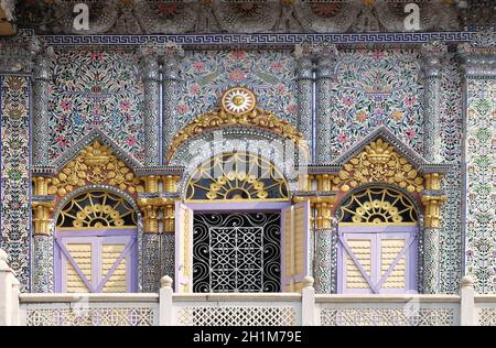 Jain Temple (auch Parshwanath-Tempel genannt) in der Badridas Temple Street in Kolkata, Westbengalen, Indien Stockfoto