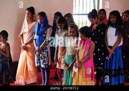 Messe in einer Kirche in Chunakhali, Westbengalen, Indien Stockfoto