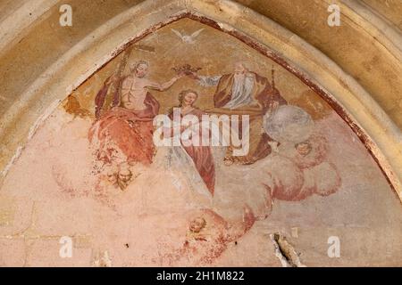 Krönung der Jungfrau Maria, alte gotische Kirche in Kartäuserkloster in Pleterje, Slowenien Stockfoto