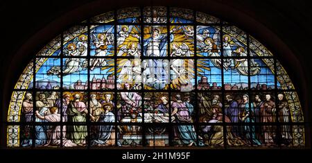 Übernahme der Jungfrau durch Edouard Amedee Didron, Glasfenster in Saint Thomas von Aquin in Paris, Frankreich Stockfoto