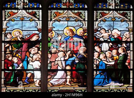 Jesus, Freund der Kinder, Kirchenfenster in St. Severin Kirche in Paris, Frankreich Stockfoto